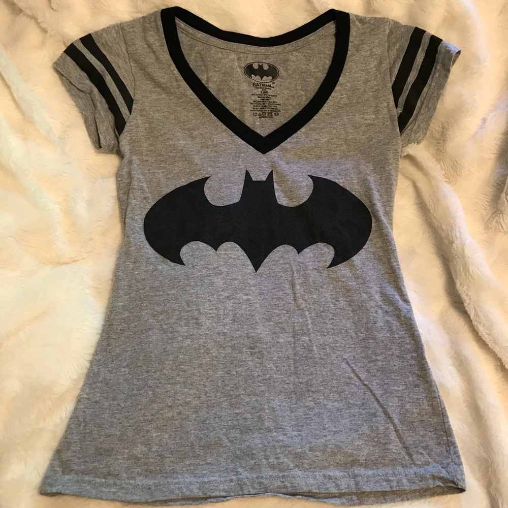Batman Logo V-Neck Tee in Gray